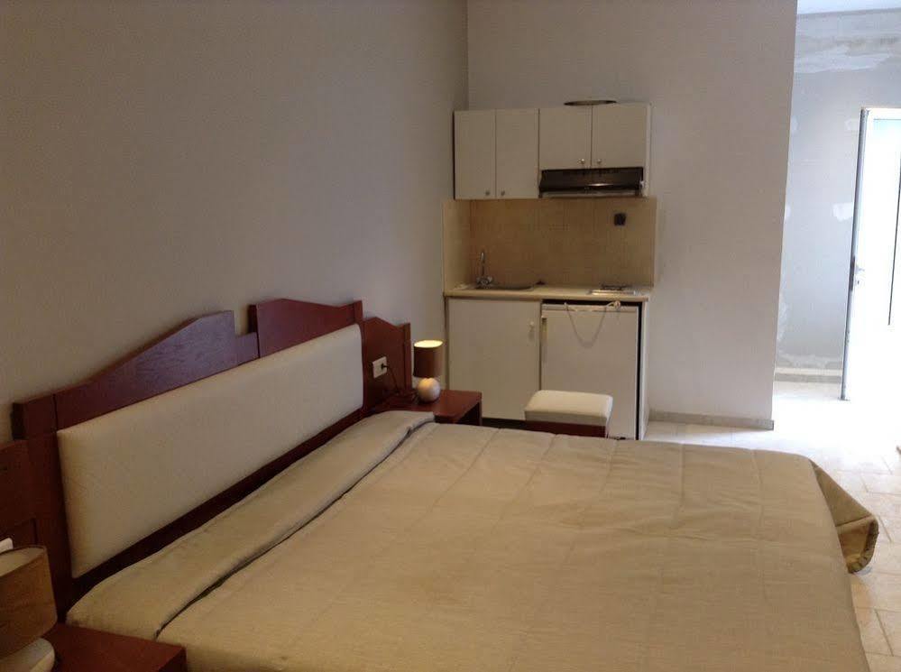Agia Marina Dias Hotel Apartments المظهر الخارجي الصورة